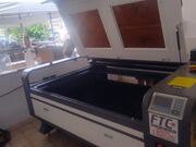 MÁQUINA DE CORTE E GRAVAÇÃO A LASER CO2 1400X1000 MESA MÓVEL- 130W - 1497